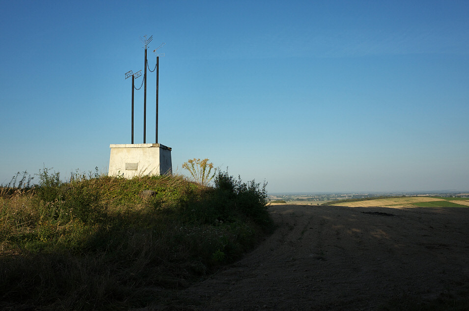 Pomnik pamięci walczących z okupantem nad Bodziejowicacmi (Próg Lelowski)